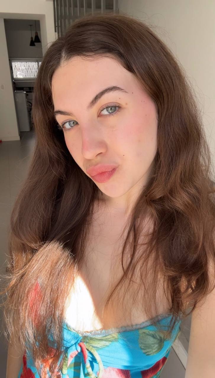 Nude girl Amber in Pinlan