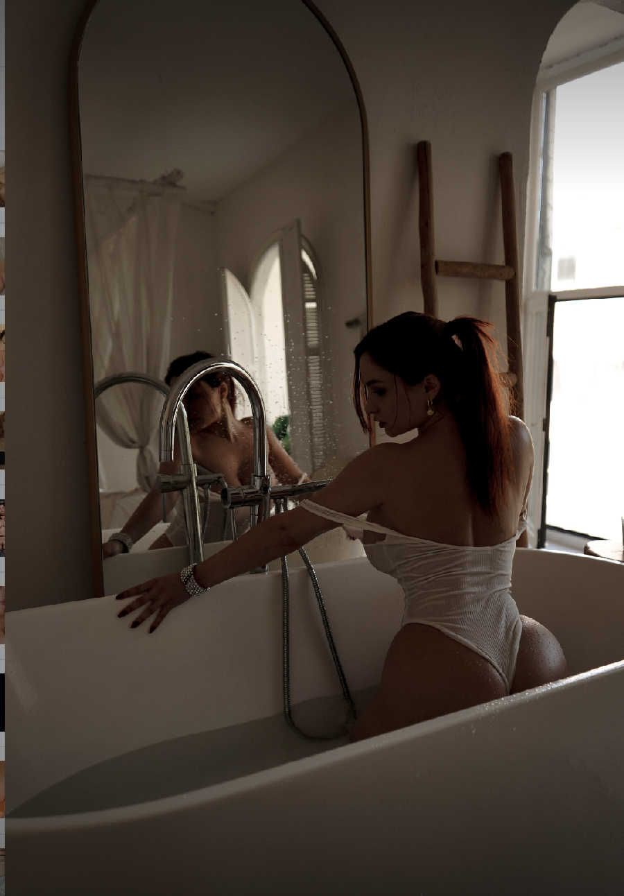 A playful frame from Miranda Faith nude — online in Pinlan