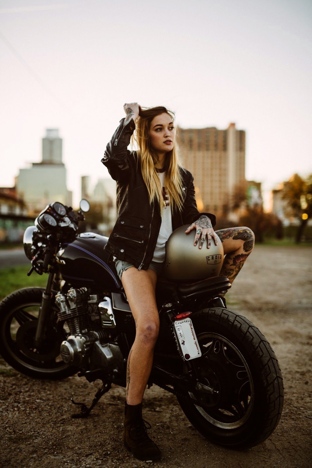 Beautiful girls and bikes in Pinlan