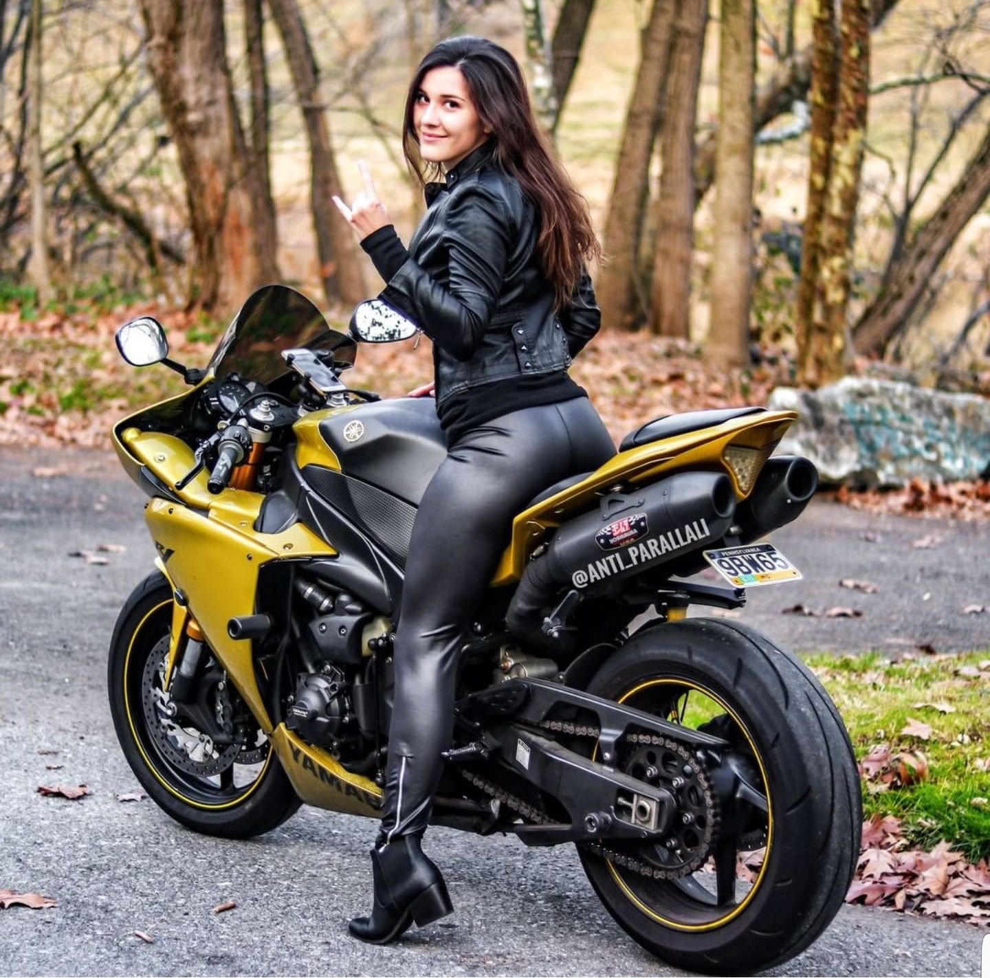Sexy girl Brunettes on a motorcycle in Pinlan