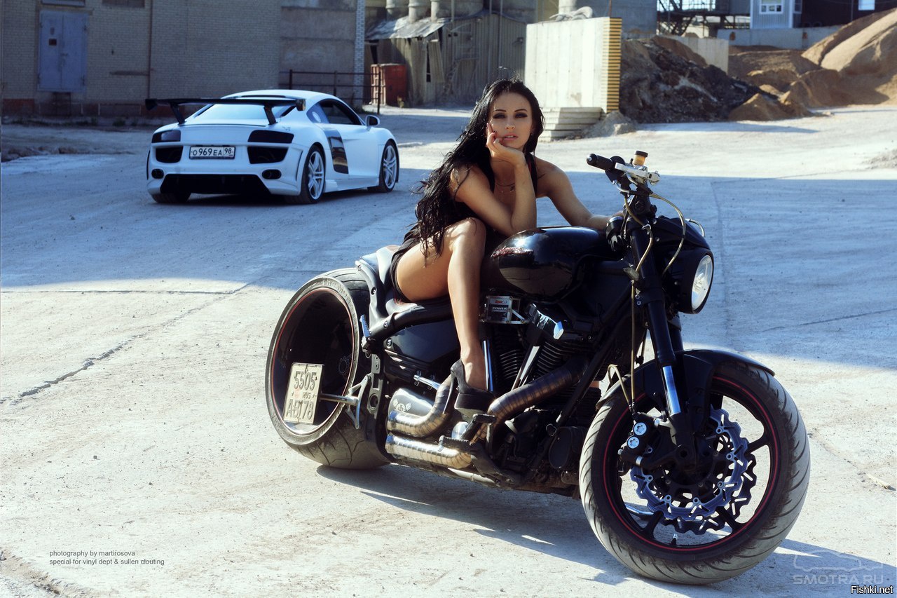 Sexy model Brunettes on a motorcycle in Pinlan