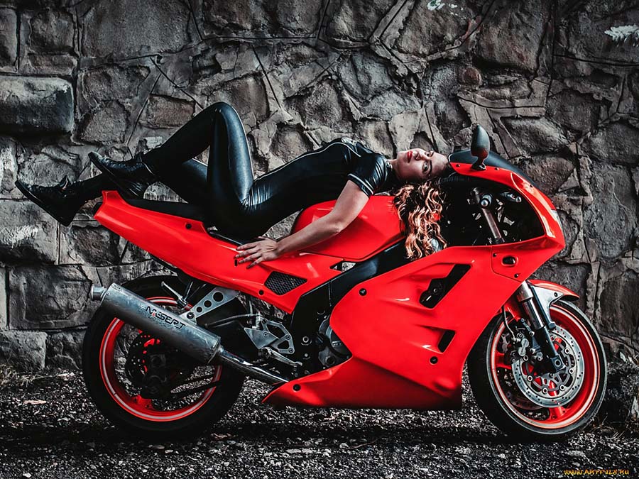 Beautiful girl Beautiful girls and motorcycles in Pinlan