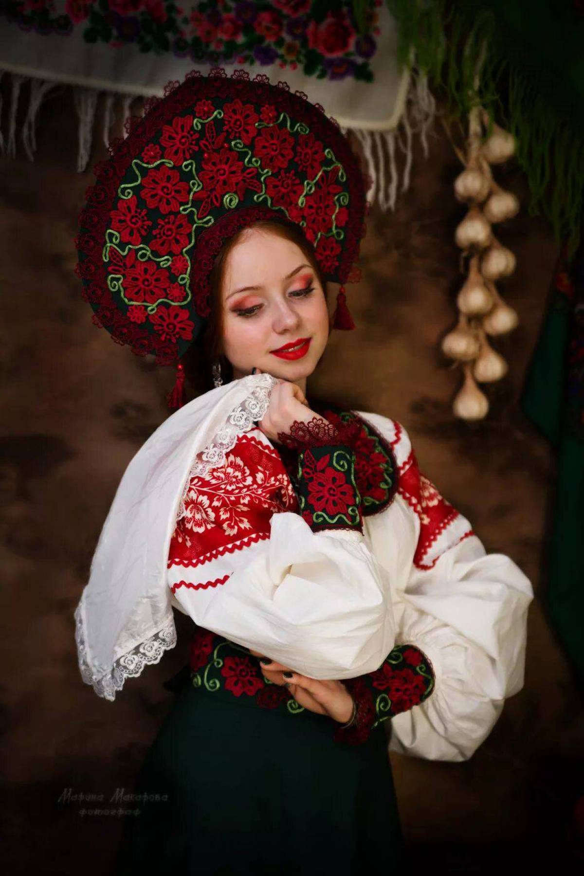 Women in Slavic costumes underwear in Pinlan