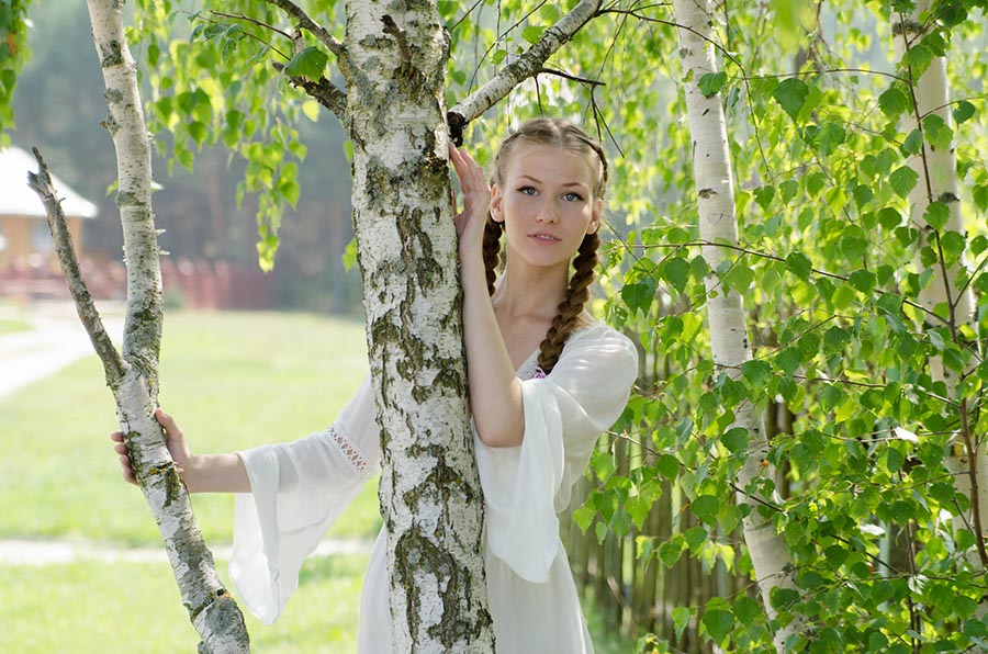 Women in Slavic costumes in Pinlan