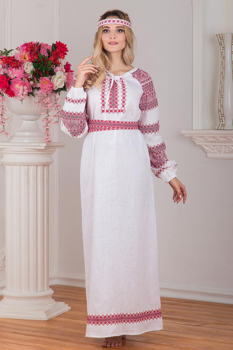 Women in Slavic costumes in Pinlan