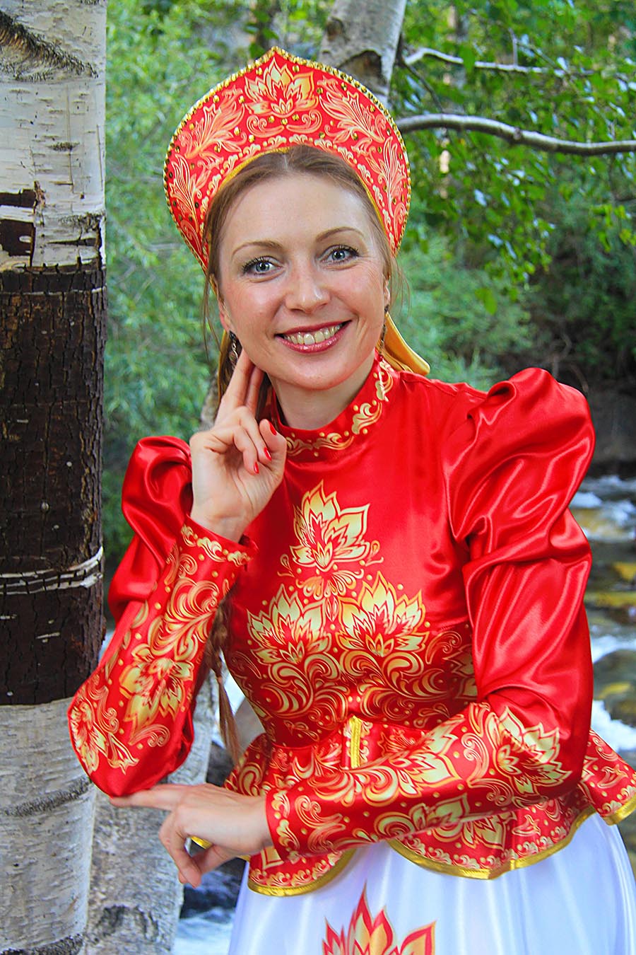 Women in Slavic costumes in Pinlan