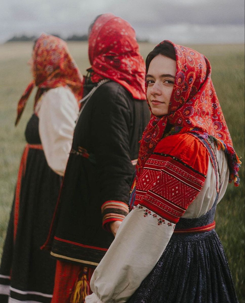 Women in Slavic costumes in Pinlan