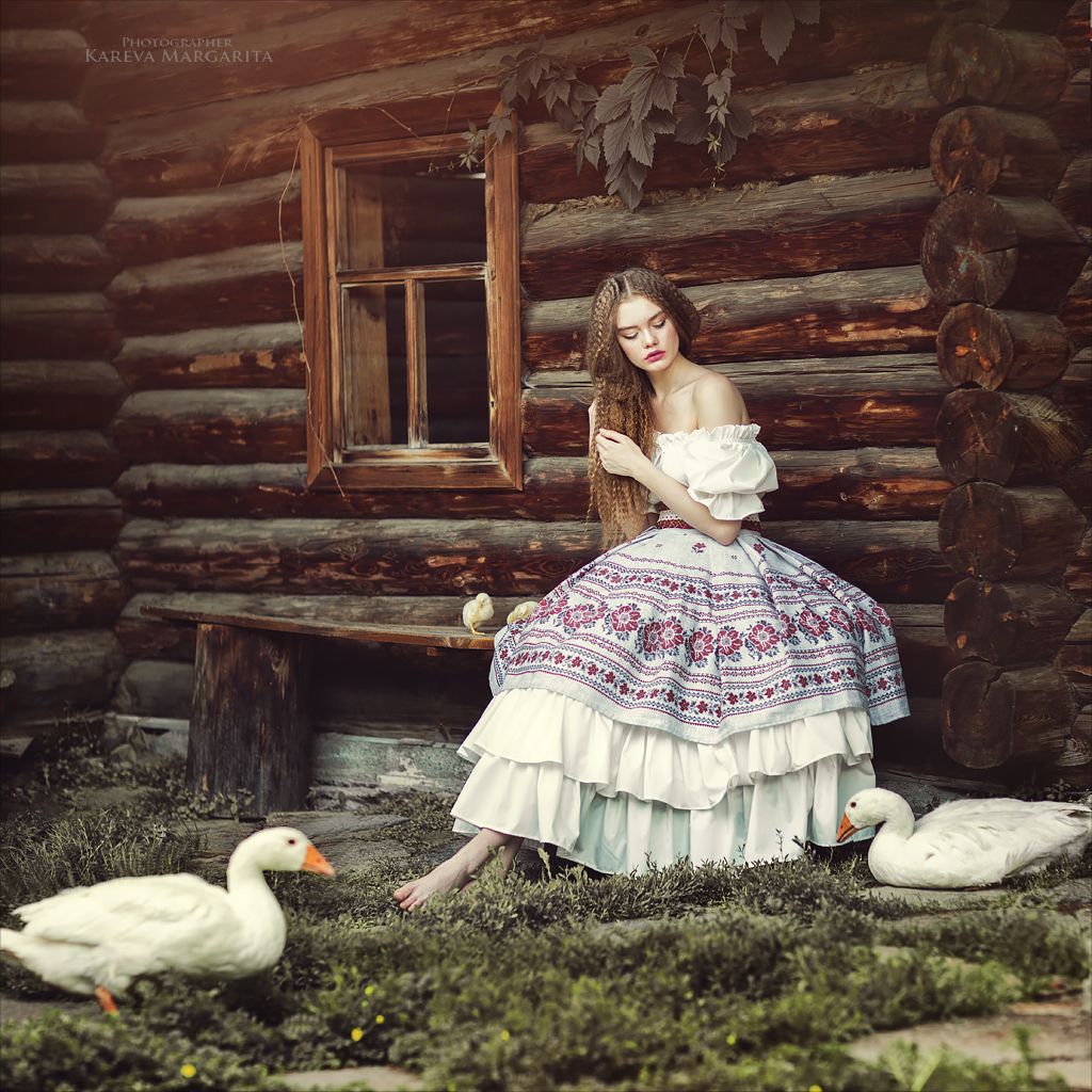 Women in Slavic costumes in Pinlan