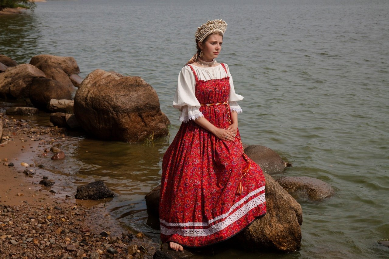 Women in Slavic costumes in Pinlan