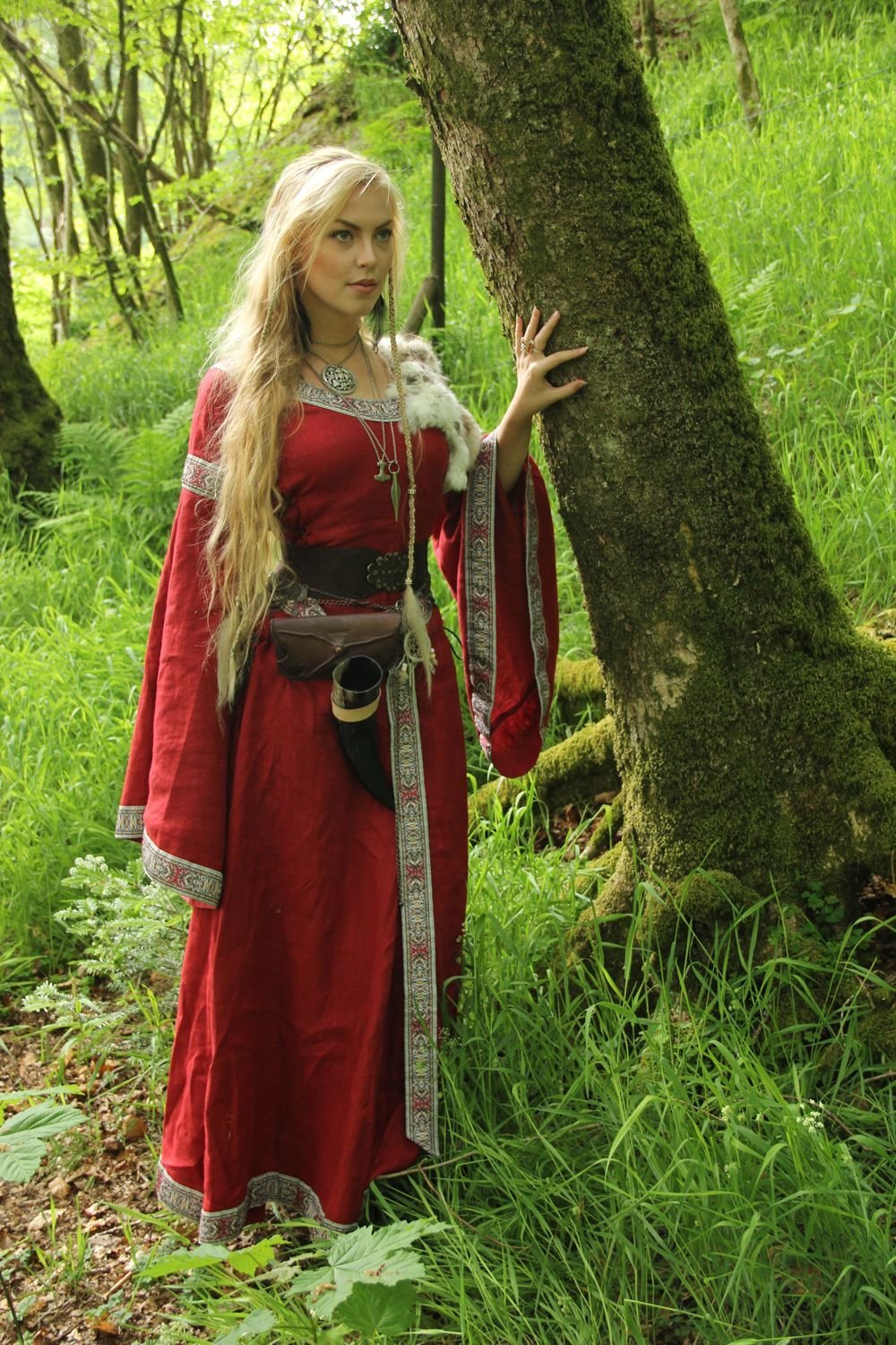 Women in Slavic costumes in Pinlan