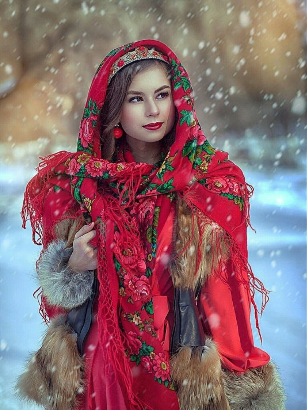 Beautiful girl Women in Slavic costumes in Pinlan