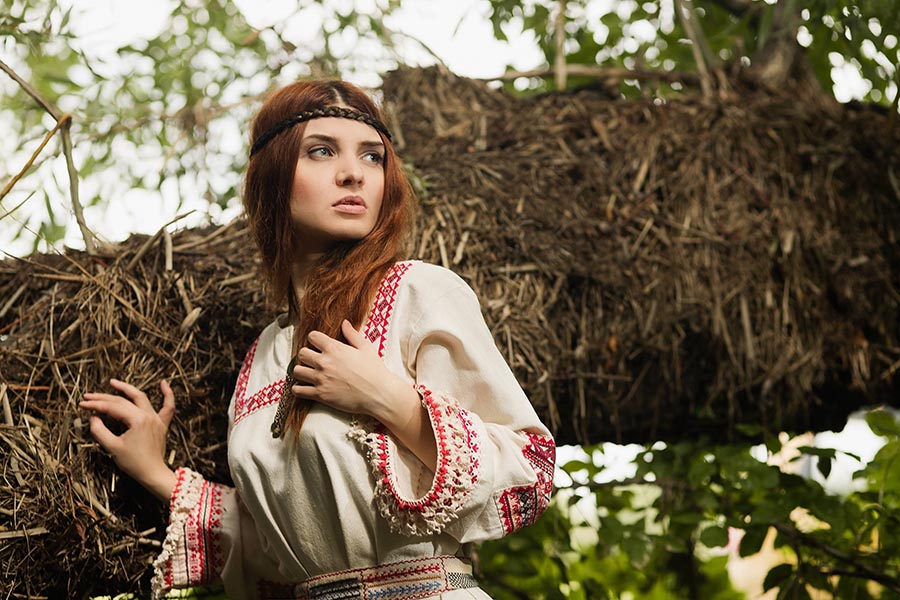 Women in Slavic costumes in Pinlan