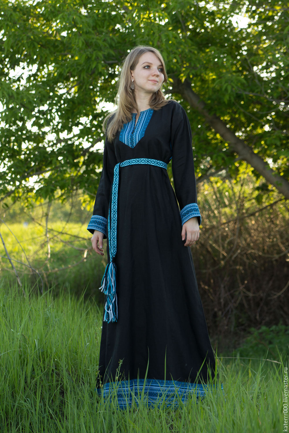 Women in Slavic costumes in Pinlan