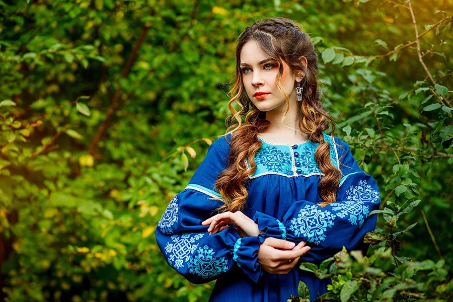 Sexy photo Women in Slavic costumes in Pinlan