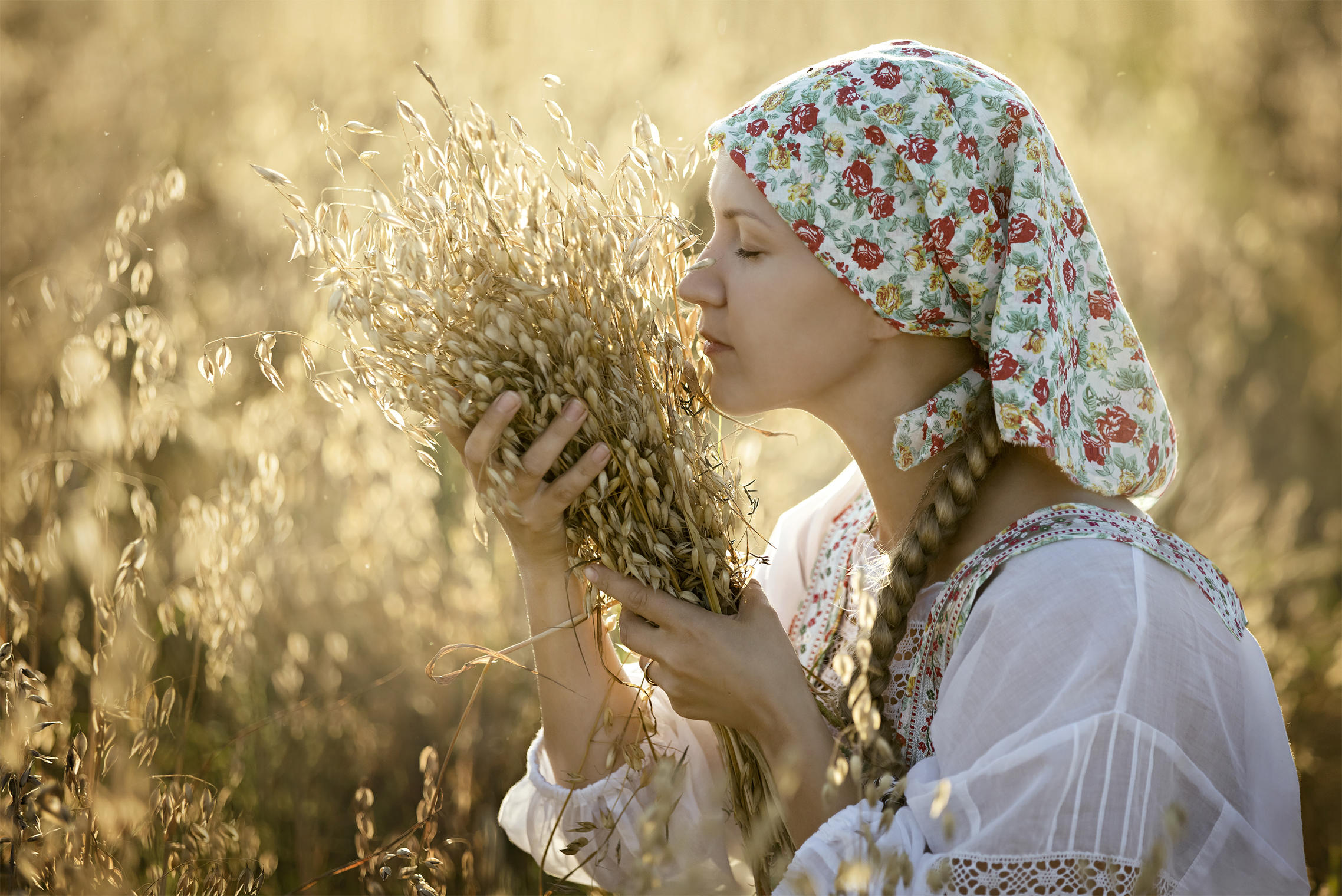 Photo Women in Slavic costumes in Pinlan
