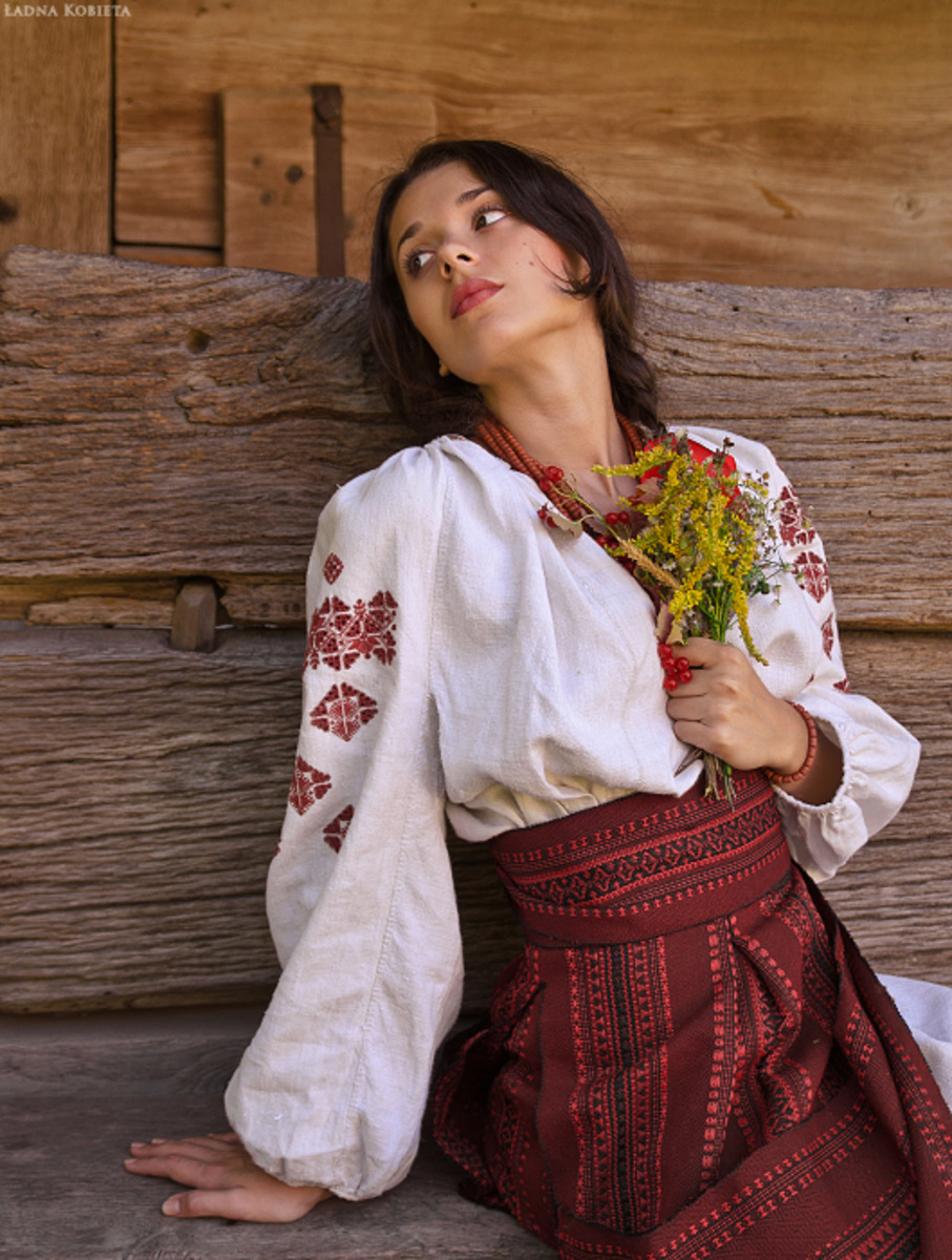 Girls in Slavic costumes in Pinlan
