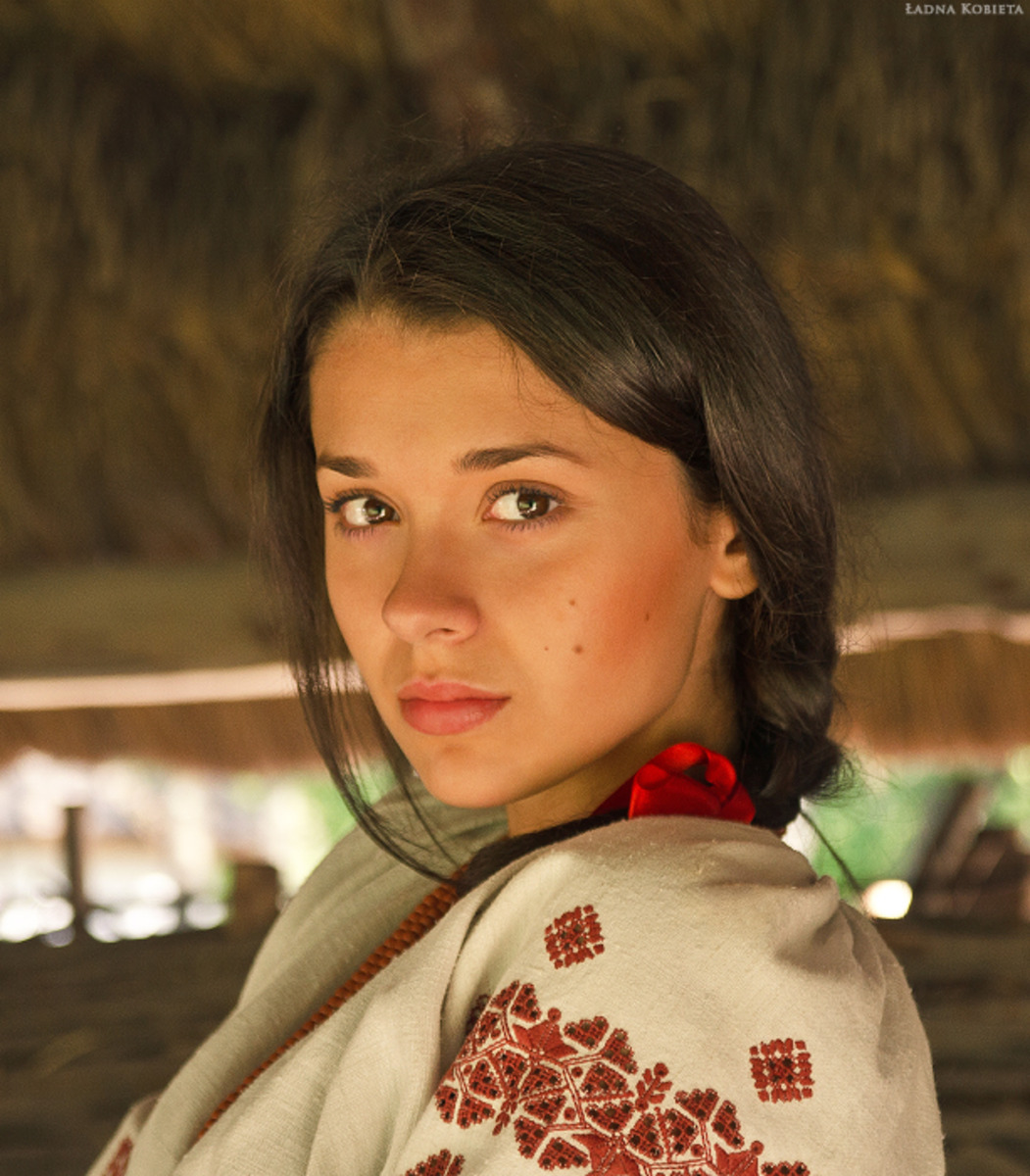 Girls in Slavic costumes in Pinlan