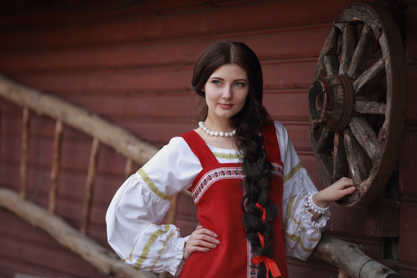 Girls in Slavic costumes in Pinlan