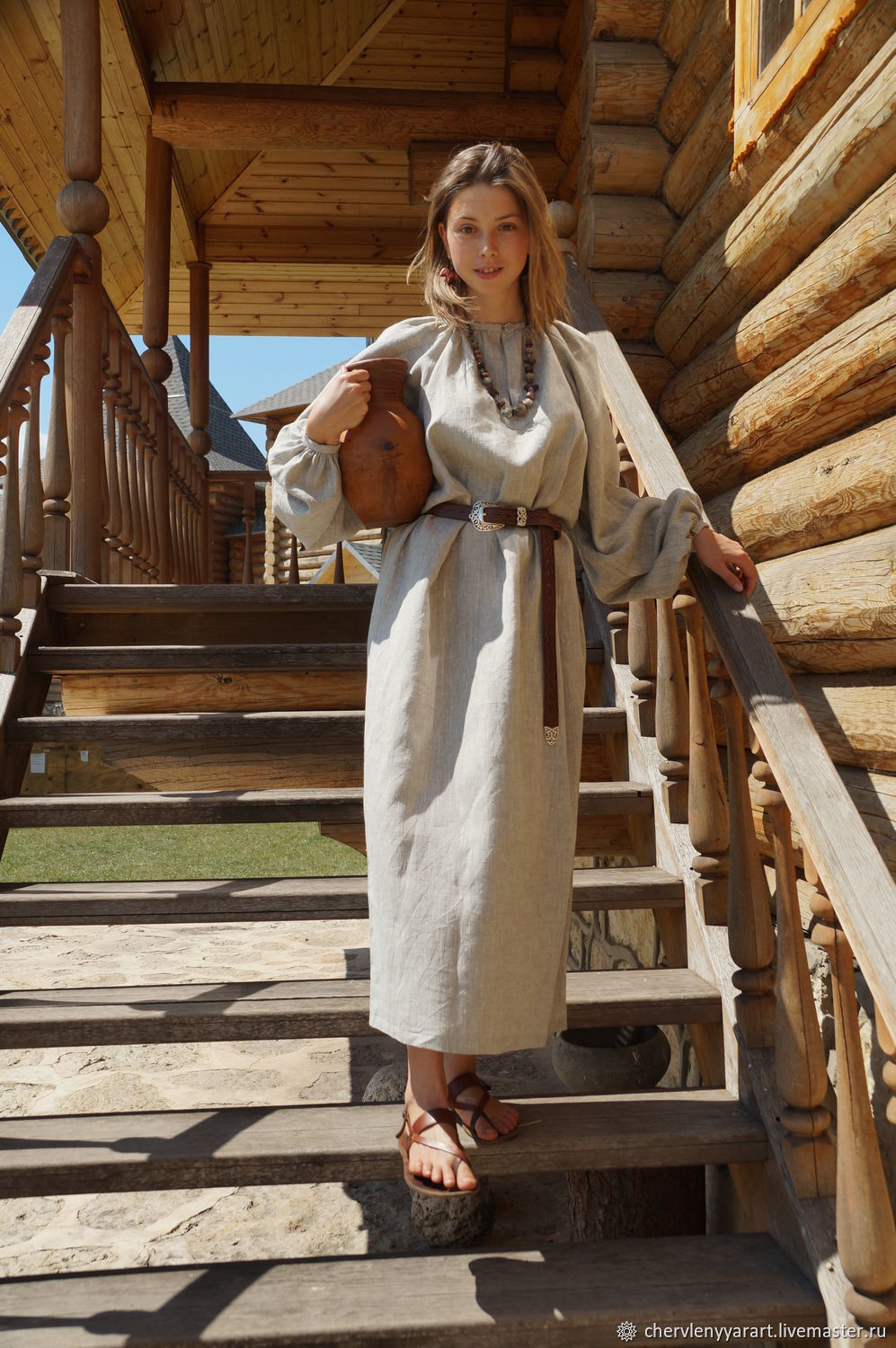 Girls in Slavic costumes in Pinlan