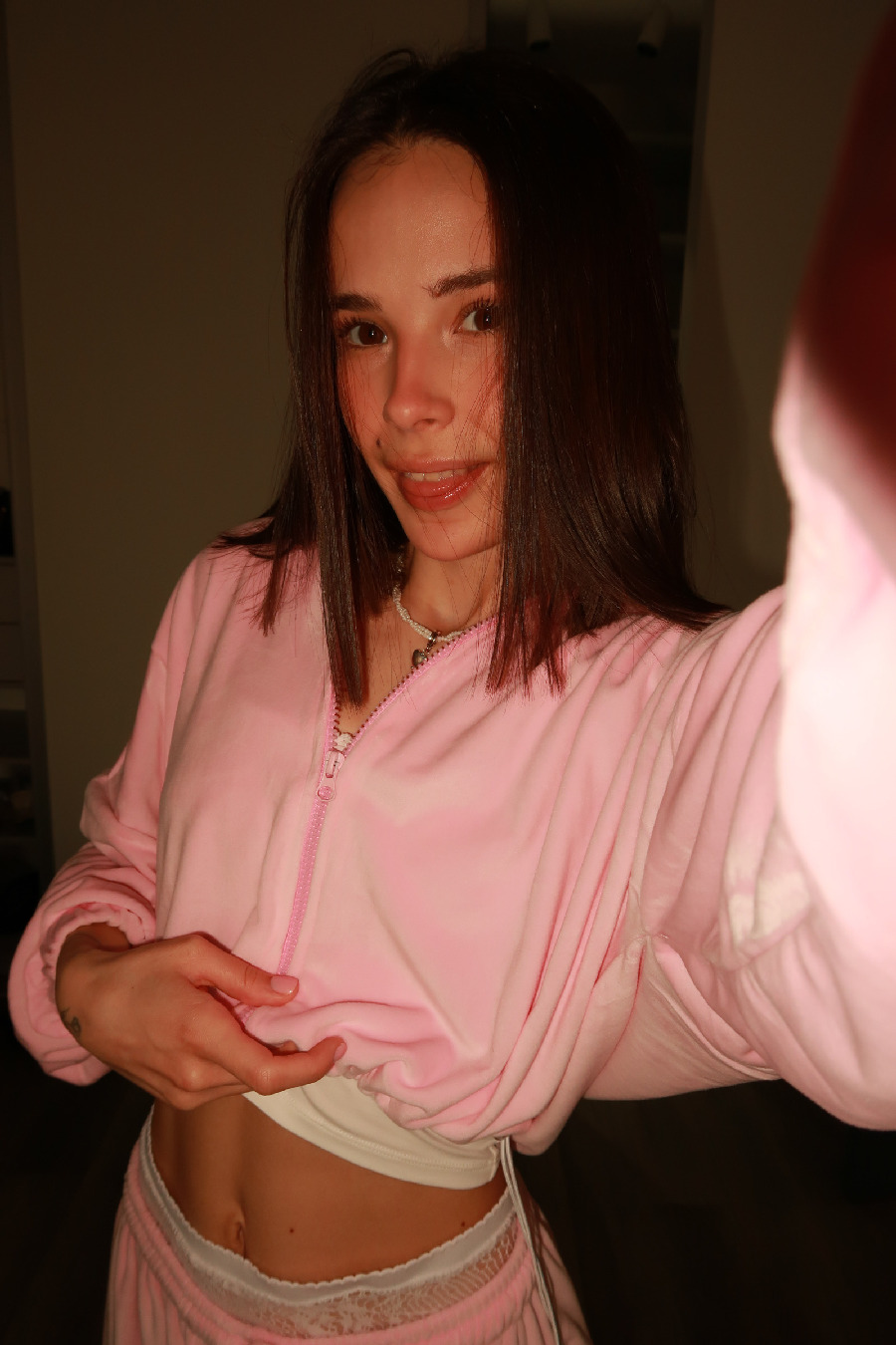 Tina brings the glow — live moments in Pinlan